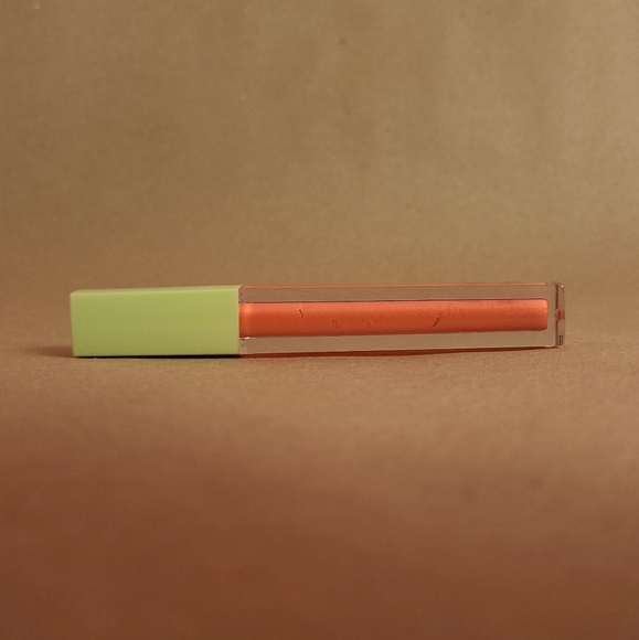 🆕️Glossy lip Plumper - NEW! - Picture 4 of 5